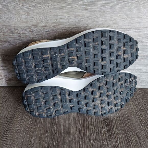 NIKE Waffle Debut Men's Shoes Size 9.5 - Light Stone Olive - Picture 7 of 9